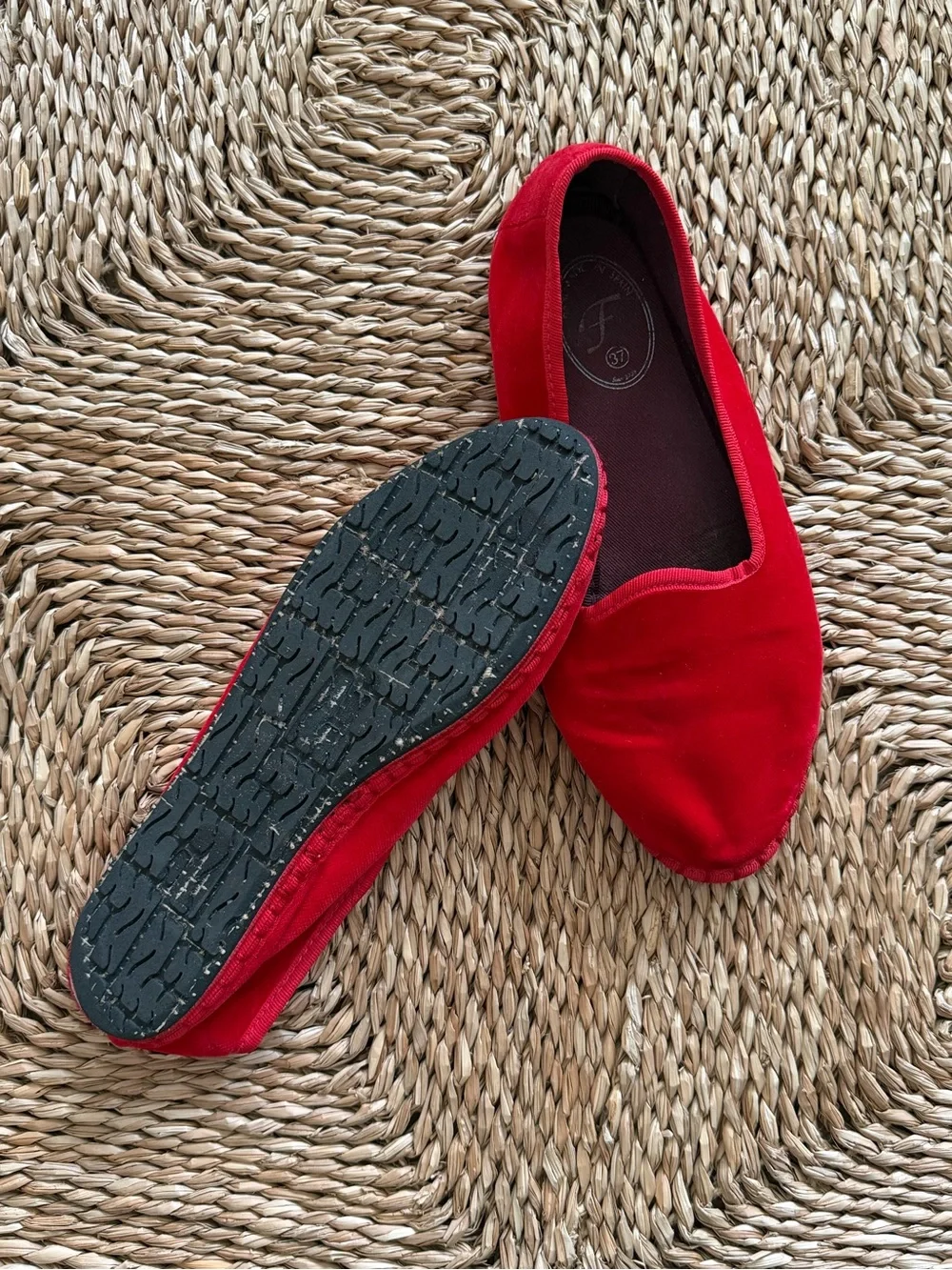 Flabelus Red Women's Slip-On Velvet Flats
